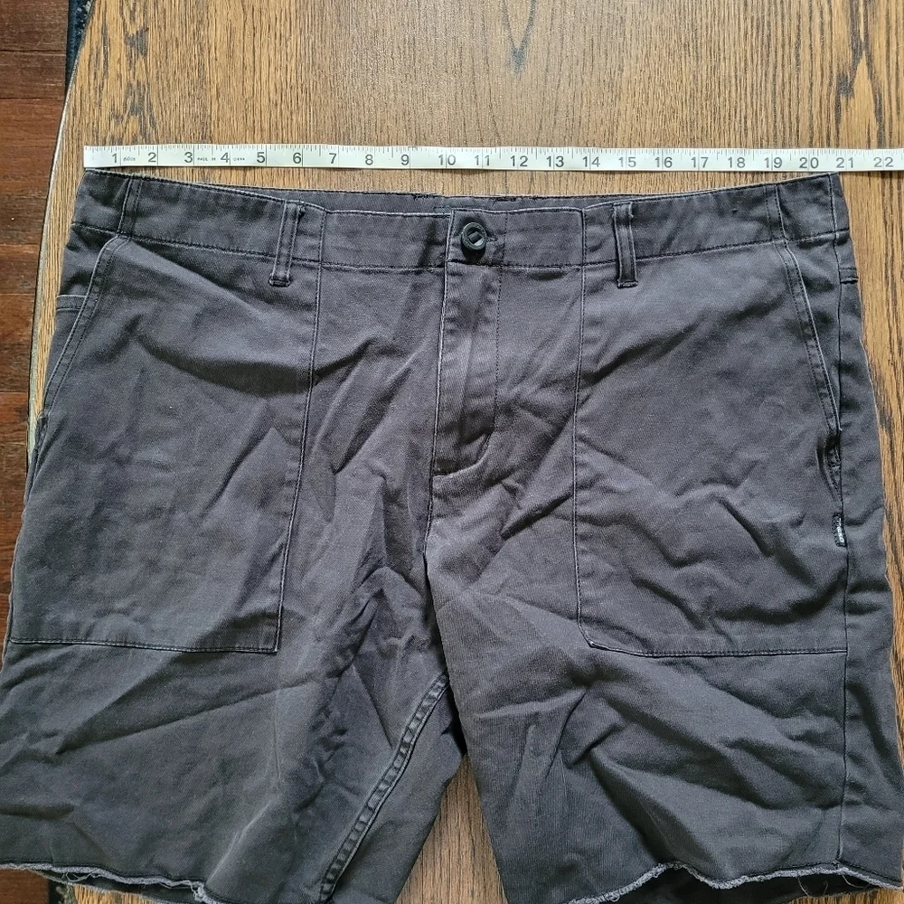 O'Neill Black Raw Hem Standard Fit Shorts Size Men's 40